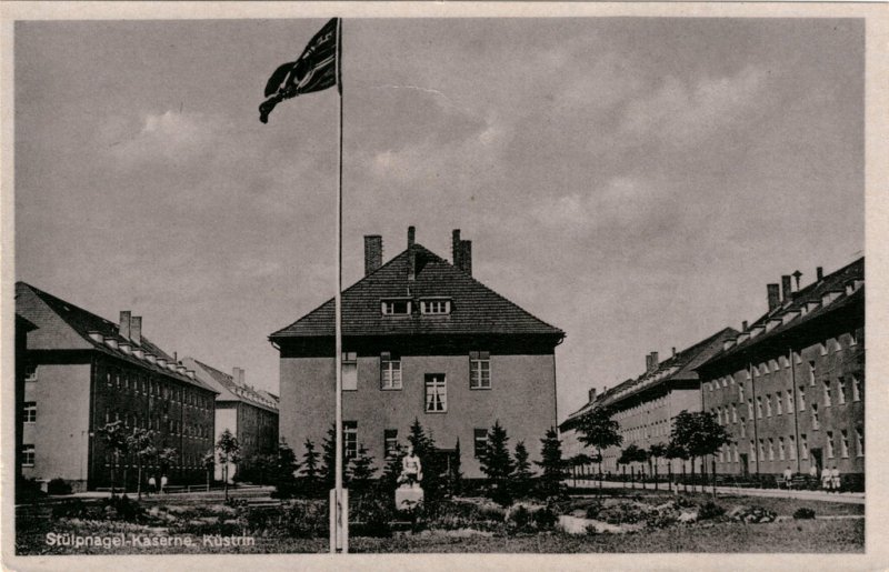 Historische Fotos von Küstrin - Kasernen und Lazarette: Die Kaserne des Infantrie-Regiments Nr. 50 (Stülpnagelkaserne) Kaserne des Infanterie-Regiments 50 (Stülpnagelkaserne) - Infanterie-Kaserne