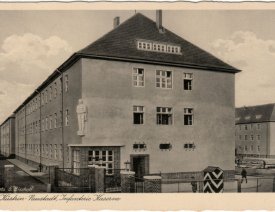 Haupteingang der Infanteriekaserne - An der Ecke Heerstraße und Infanteriestraße in Küstrin-Neustadt