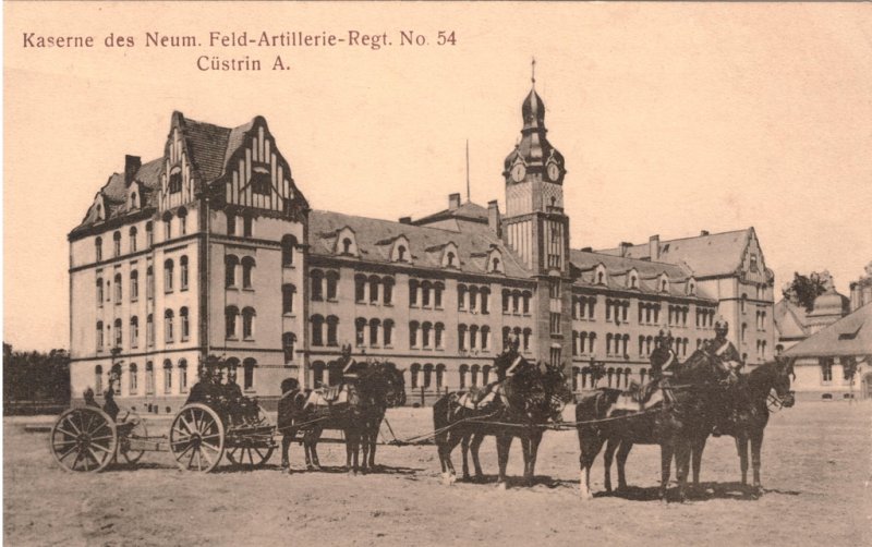 Historische Fotos von Küstrin Die Artilleriekaserne - Hof der Artilleriekaserne mit Pferdegespann
