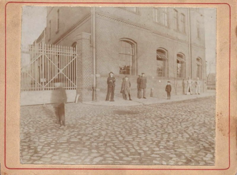 Historische Fotos von Küstrin Garnison-Bäckerei - Vor der Garnison-Bäckerei *2