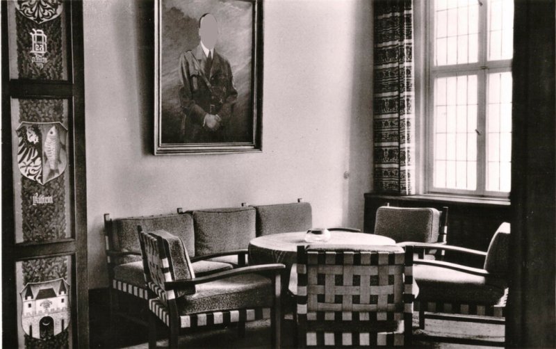 Historische Fotos von Küstrin Die Pionierkaserne - Tisch mit Stühlen im Offizierskasino *2