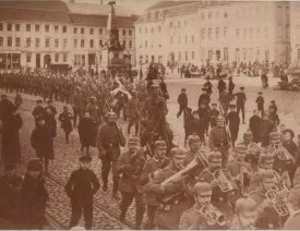 Parade auf dem Marktplatz *2