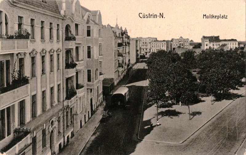 Historische Fotos von Küstrin Rund um den Moltkeplatz - Rückblick in Richtung Landsberger Straße *1