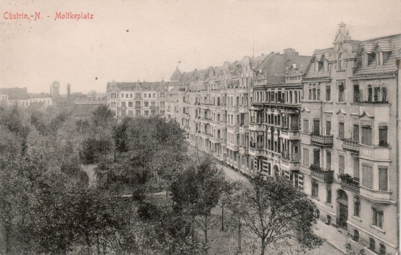 Historische Fotos von Küstrin Rund um den Moltkeplatz - Moltkeplatz (Schiffbauerstraßen-Seite), Nr. 15 bis 22 *1