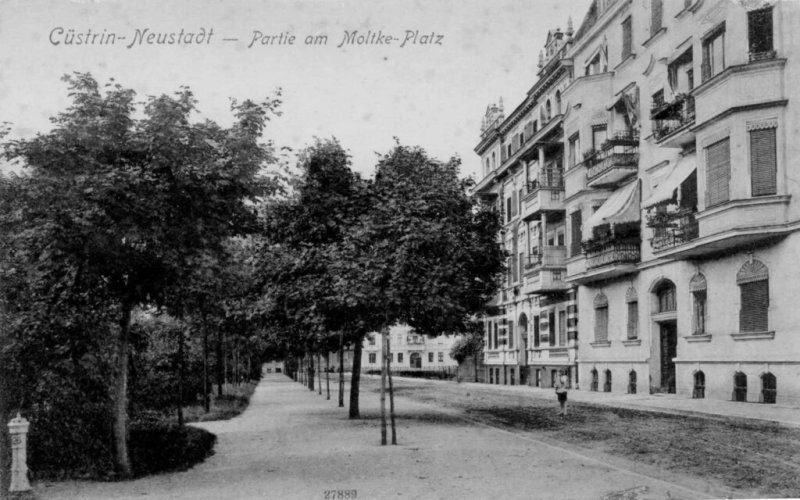 Historische Fotos von Küstrin Rund um den Moltkeplatz - Blick zu den Häusern Warnicker Str. 91 und Moltkeplatz 22 *3