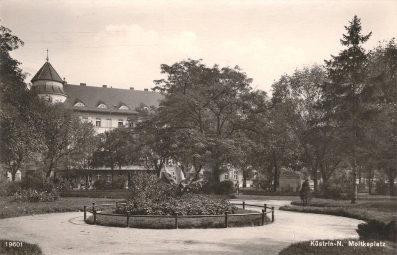 Historische Fotos von Küstrin Rund um den Moltkeplatz - Blick zurück auf den Moltkeplatz *1