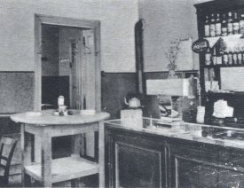 Moltke-Bierstuben (Innenaufnahme) *1 - Auch damals gab es in Küstrin schon die heute noch sehr bekannte Cola-Marke.