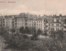 Moltkeplatz (Weinbergstraßen-Seite), Nr. 7 bis 11 *1 - Die Häuser, Nr. 7 bis 11 (von rechts nach links), die Nummer 6 wurde die errichtet. Die Nummer 11 bildete die Ecke zur Markgrafenstraße.