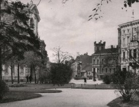 Blick vom Moltkeplatz zur Landsberger Straße *1 - Wir haben uns nun einige Schritte von Löwendenkmal weg, hin zum Rondell bewegt. Die Landsberger Straße mit der 