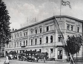 Conrads Hotel *4 - in der Bahnhofstraße an der Ecke Plantagenstraße.