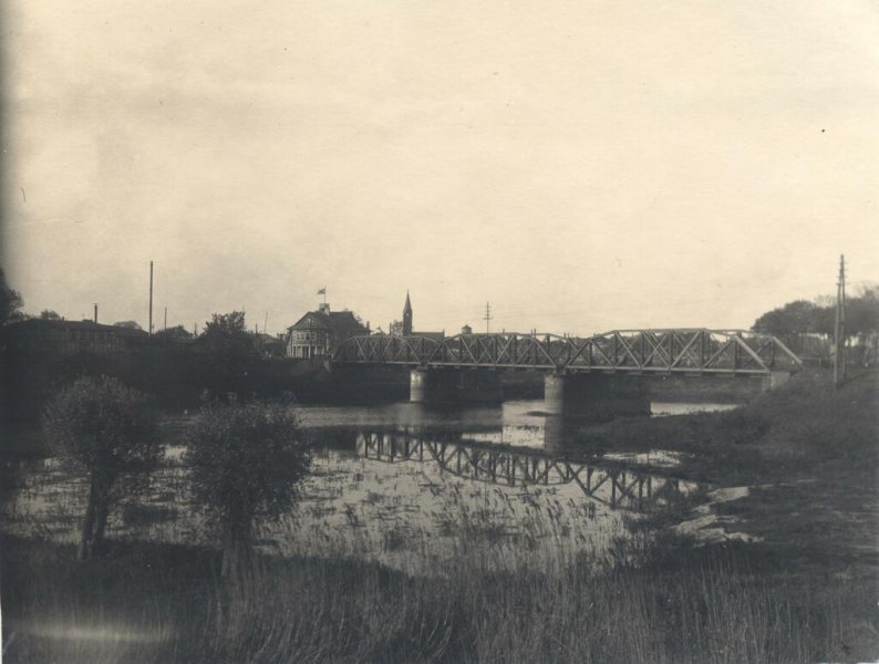 Eisenbahnknotenpunkt Küstrin SPEZIAL: Eisenbahnknotenpunkt Küstrin - Die Eisenbahnbrücke am Bootshaus des CRC 1899