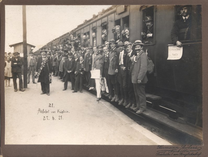 Aktuelle Fotos der Stadt Küstrin / Kostrzyn SPEZIAL: Eisenbahnknotenpunkt Küstrin - Personenzug am Bahnhof Küstrin-Neustadt im Jahre 1921