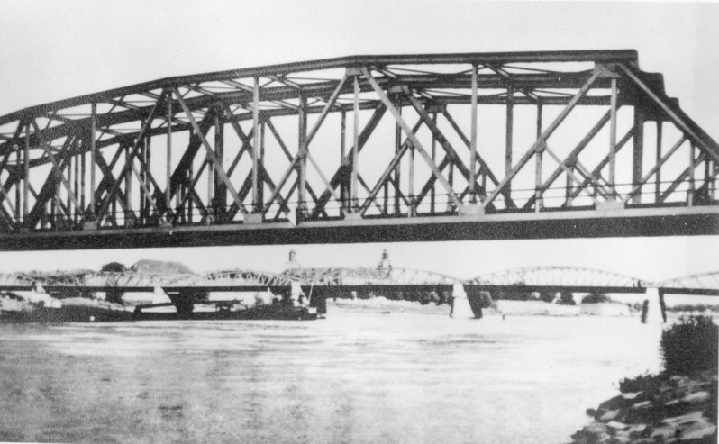 Historische Fotos von Küstrin Altstadt - Eisenbahn- und Strassenbrücke über die Oder *4