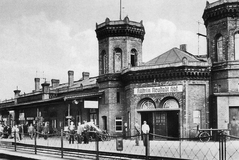 Historische Fotos von Küstrin Kurze Vorstadt / Neustadt - Oberer Bahnsteig des Hauptbahnhofes *4
