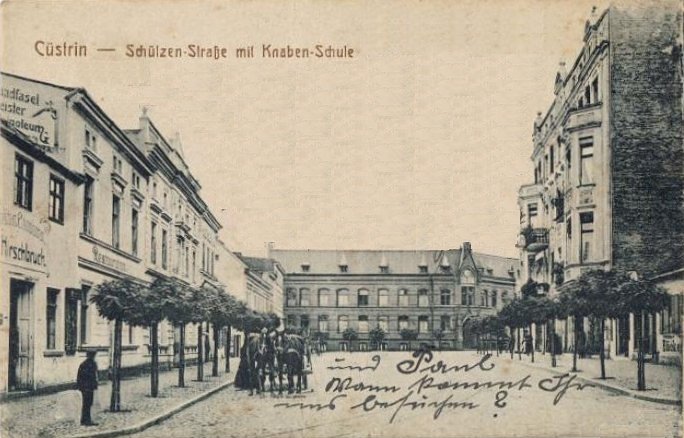 Historische Fotos von Küstrin Kurze Vorstadt / Neustadt - Schützenstrasse mit Knabenschule *3