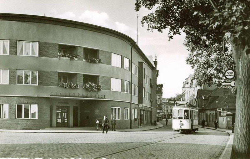 Aktuelle Fotos der Stadt Küstrin / Kostrzyn SPEZIAL: Die elektrische Straßenbahn - Stadtsparkasse, Zornd. Straße *3