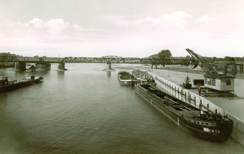 Historische Fotos der Kurzen Vorstadt / Küstrin Neustadt Kurze Vorstadt / Neustadt - Lastkahn an der Wartheablage *5