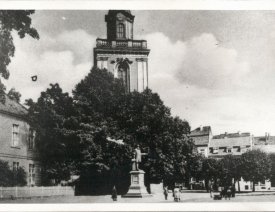 Marienkirche *4 - Das Gebäude links am Bildrand ist die Kommandantur am Renneplatz.