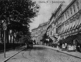 Blick in die Bahnhofstrasse *4 - von der Plantagenstraße aus. Rechts noch einmal Conrads Hotel.