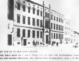 Gymnasium *4 - Ein kurzer Abstecher von der Berliner Straße durch die Predigergasse in die Schulstraße.