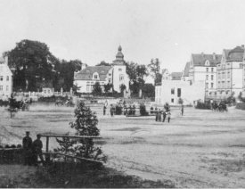 Artilleriekaserne, Offizierskasino und Reitplatz *4 - Die Artilleriekaserne an der Detlefsenstraße im westlichen Teil der  Altstadt. 1903 eingeweiht. Mehr  Informationen...