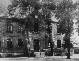 Volksschule an der Chausseestraße *1 - Die ehemalige Schule der Langen Vorstadt.