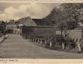 Kietzer Tor *4 - Blick stadteiwärts in die Kietzer Straße. Das Haus rechts hinter dem Kietzer Tor war die Kietzerstr. 159, es gehörte der katholischen Kirchengemeinde. Dort wohnten übrigens einige meiner Vorfahren.