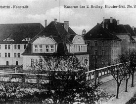 Offizierskasino und Pionierkaserne *2 - ... an der Warnicker Straße. 1913 bezog das 2. Brandenburgische Pionierbataillon No. 28 die Kaserne (Siehe auch Ansicht von 2011) an der Warnicker Strasse. Mehr Informationen...