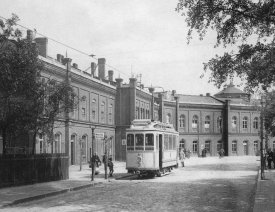 Elektrische Straßenbahn am Bahnhof Neustadt *1