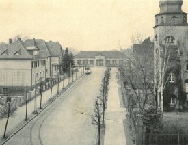 Am Bahnhof Küstrin-Altstadt *5 - in der Artilleriestraße. Rechts sehen Sie das Offizierskasino der Artilleriekaserne.