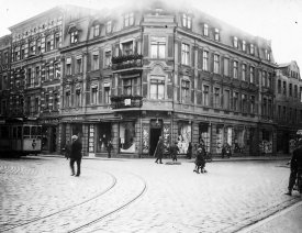 Am Stern (Privatfoto, ca. 1930) *9 - Die Bahn kommt aus der Altstadt und fährt Richtung Bahnhof Neustadt.