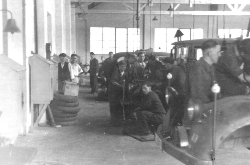Aktuelle Fotos der Stadt Küstrin / Kostrzyn Auto- und Motoren-Reparaturwerk, Opelhandlung Walter Puhlmann - In der Ausstellungs-Halle III (1939)