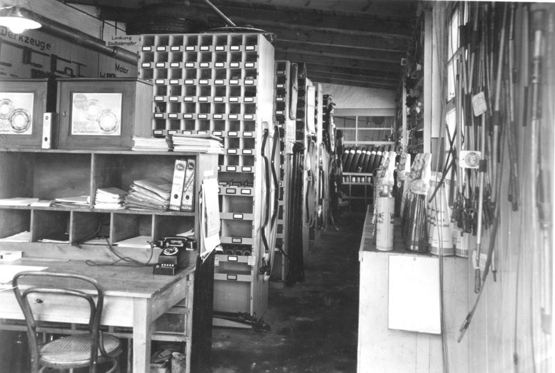 Aktuelle Fotos der Stadt Küstrin / Kostrzyn Auto- und Motoren-Reparaturwerk, Opelhandlung Walter Puhlmann - Ersatzteillager der Autowerkstatt Puhlmann in Küstrin