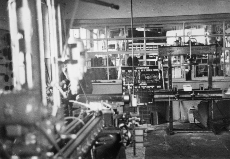 Aktuelle Fotos der Stadt Küstrin / Kostrzyn Auto- und Motoren-Reparaturwerk, Opelhandlung Walter Puhlmann - Lager der Firma Puhlmann, Küstrin-Neustadt