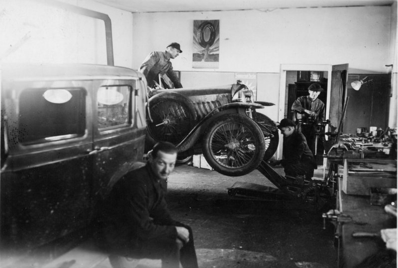 Aktuelle Fotos der Stadt Küstrin / Kostrzyn Auto- und Motoren-Reparaturwerk, Opelhandlung Walter Puhlmann - In der Werkstatt II (ca. 1930)